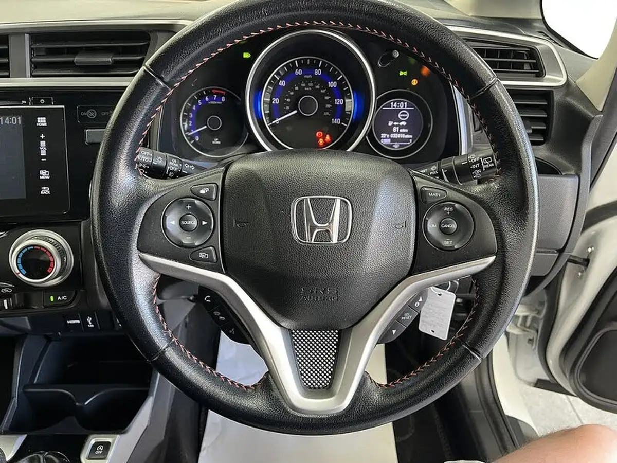 2018-honda-jazz-15-i-vtec-sport-big-10