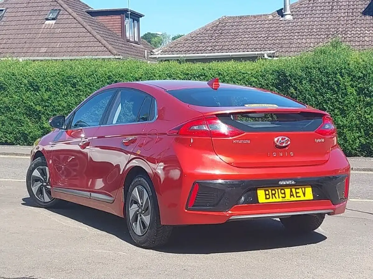 2019-hyundai-ioniq-16-gdi-premium-hybrid-big-1
