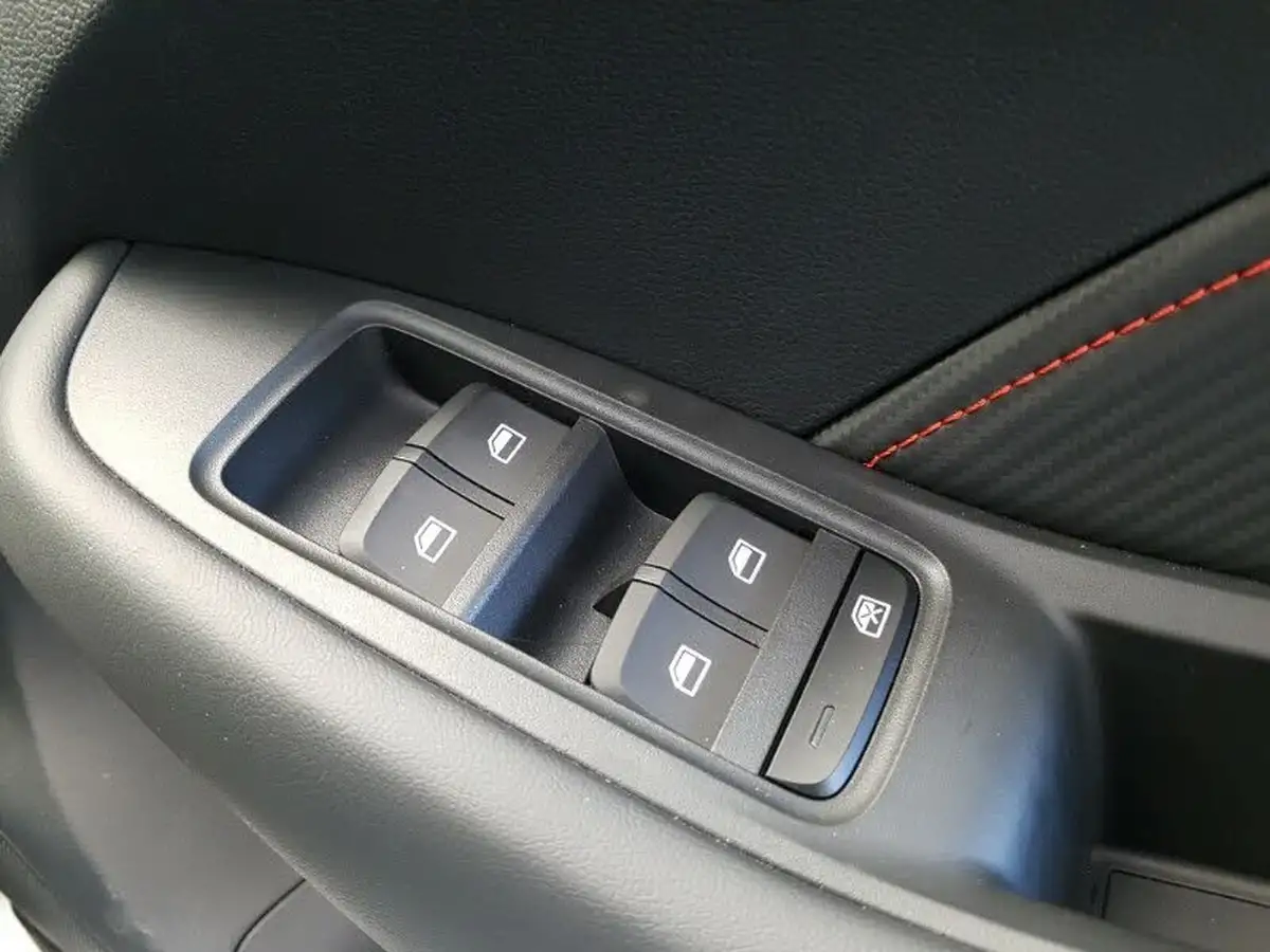 2025-mg-zs-suv-e-trophy-connect-ev-176ps-big-17