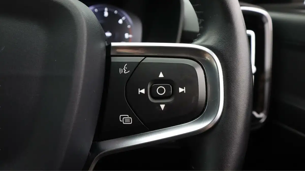 2020-volvo-xc40-20td-d3-inscription-pro-big-23