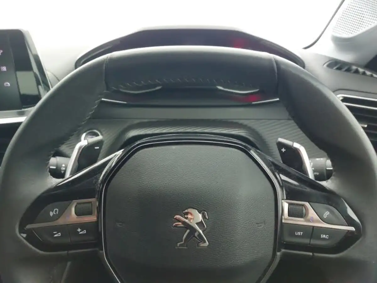 2023-peugeot-208-12-puretech-active-premium-100ps-eat8-big-18