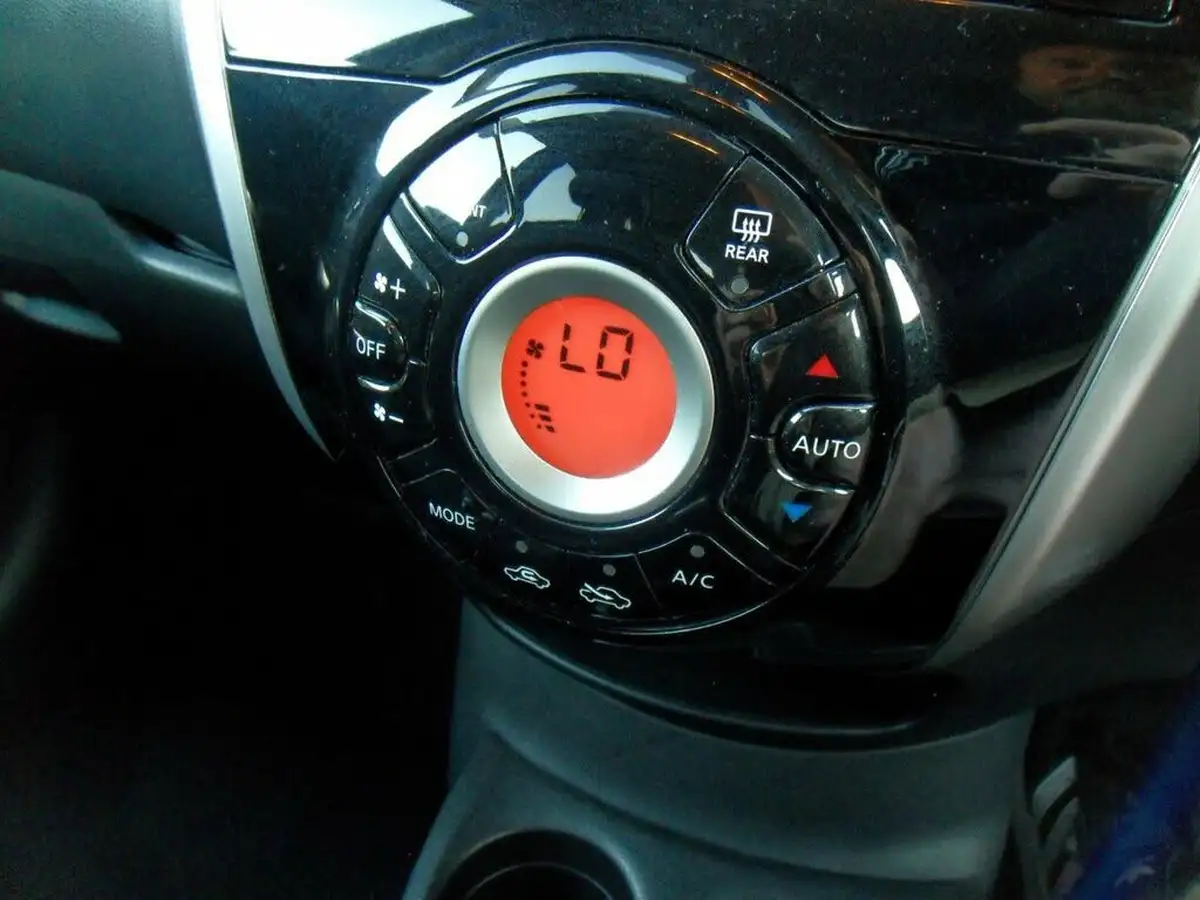2015-nissan-note-12-tekna-big-70