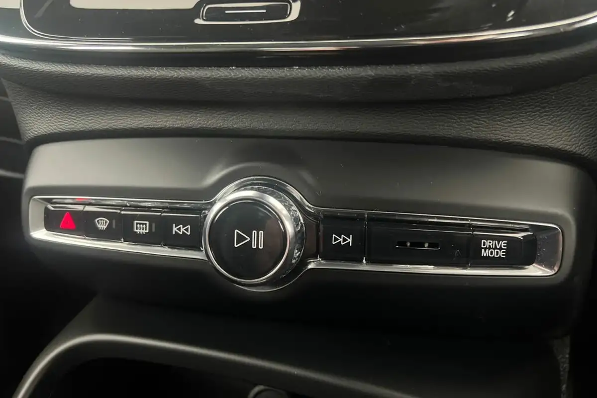 2021-volvo-xc40-20-b4-momentum-197bhp-awd-geartronic-big-13