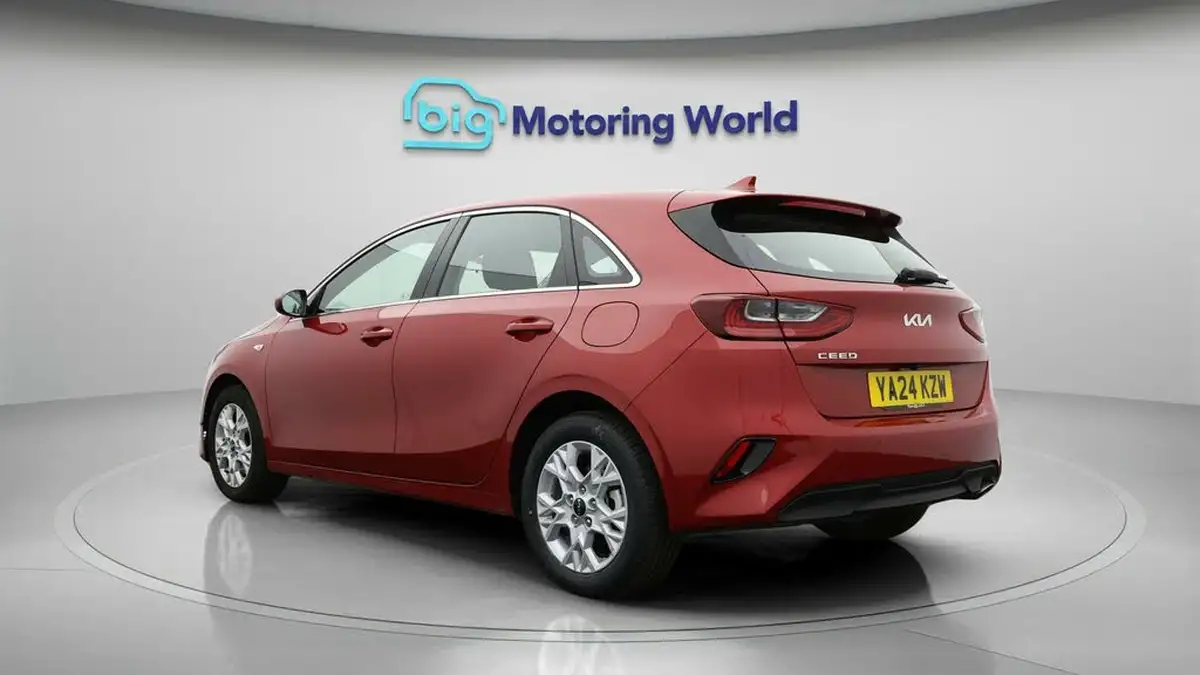 2024-kia-ceed-15-t-gdi-2-138bhp-hatchback-big-4