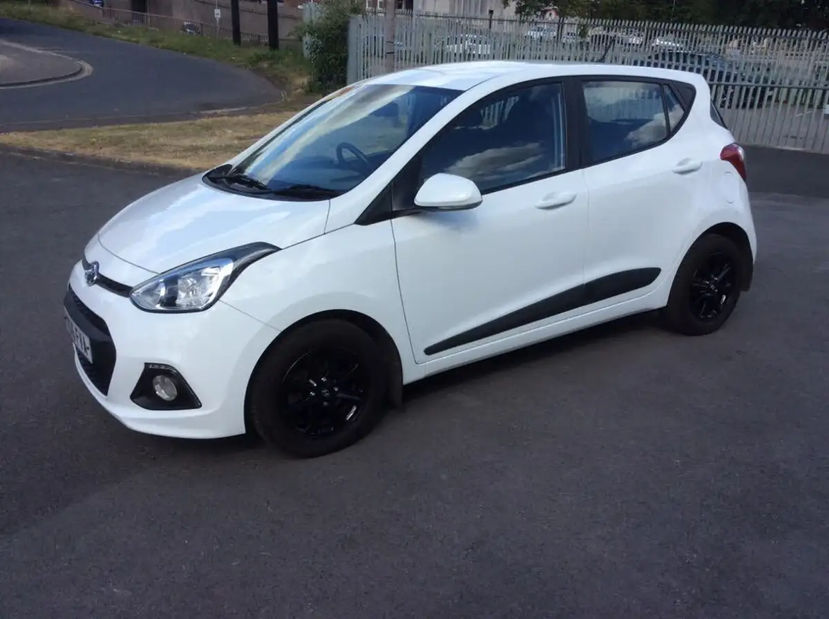 2016-hyundai-i10-10-blue-drive-premium-big-4