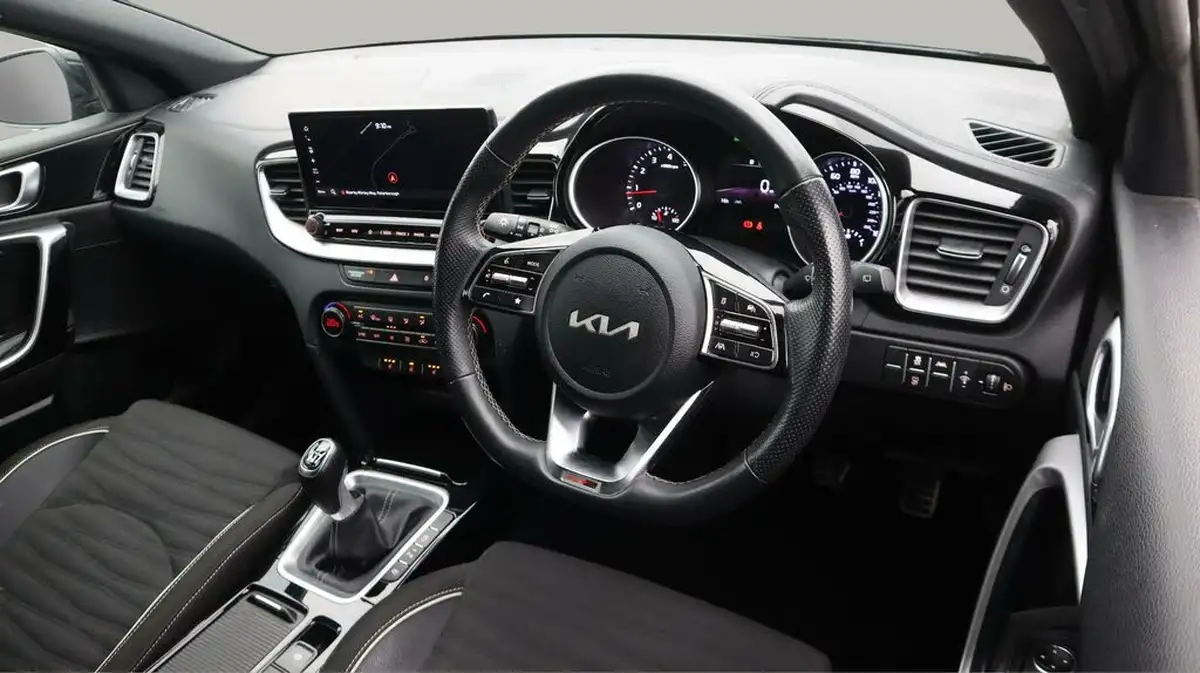 2022-kia-pro-ceed-15-t-gdi-gt-line-big-9