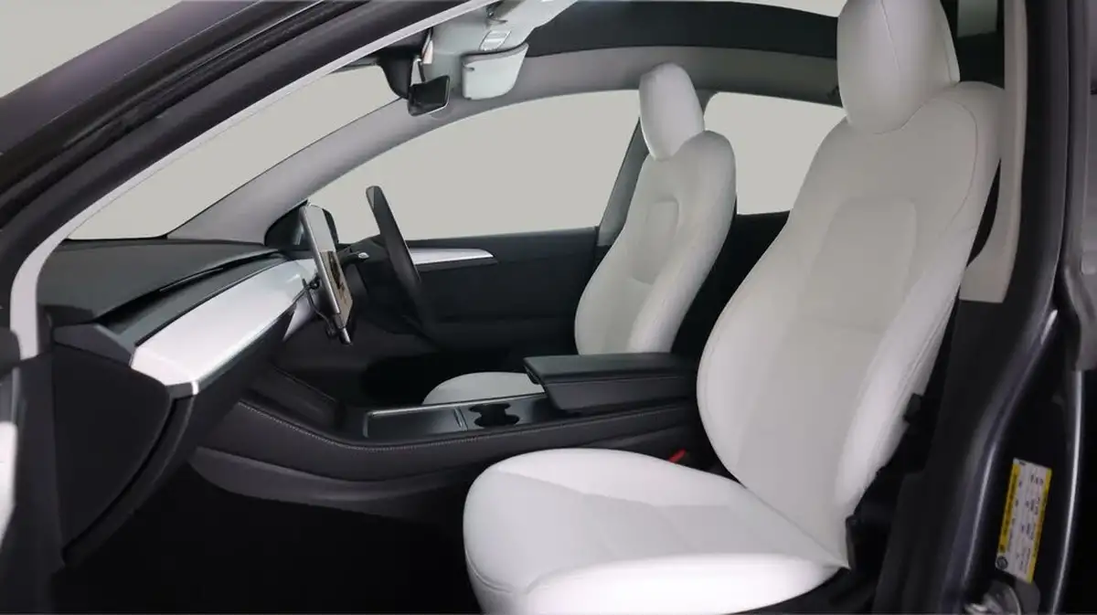 2022-tesla-model-y-e-long-range-big-14