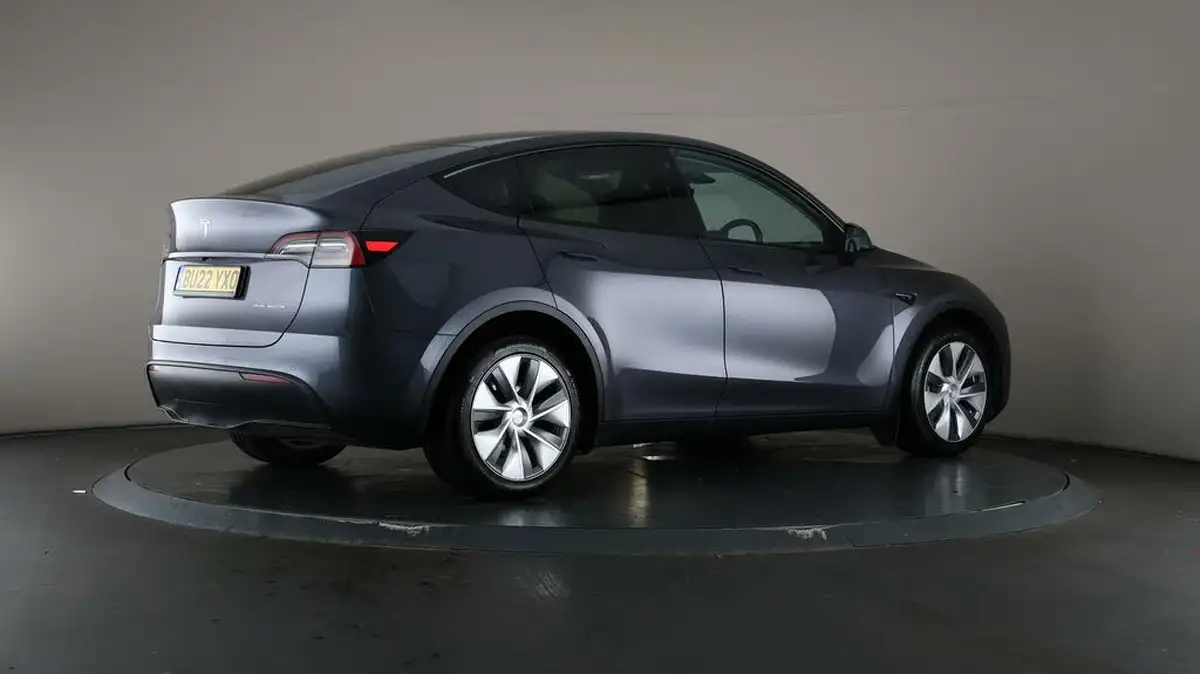 2022-tesla-model-y-e-long-range-big-58