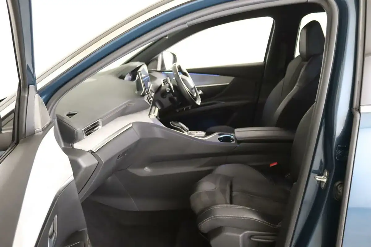 2022-peugeot-5008-suv-12-puretech-gt-premium-big-10