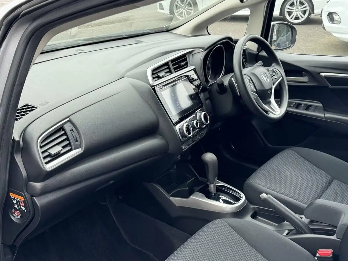2018-honda-jazz-13-i-vtec-se-cvt-big-19