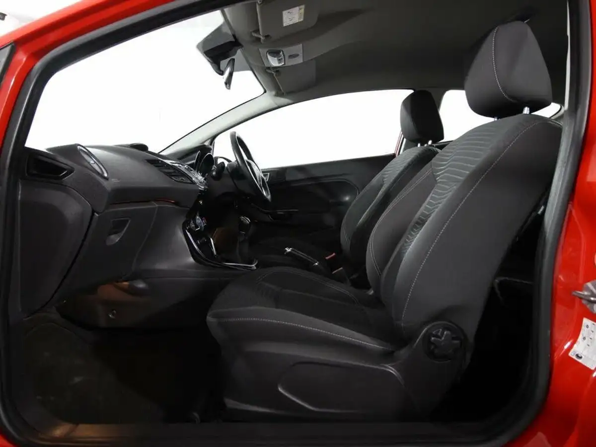 2014-ford-fiesta-10-zetec-100ps-ecoboost-ss-3d-big-10