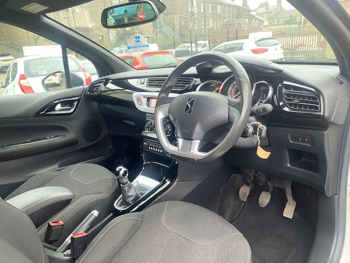 2014-citroen-ds3-16e-hdi-dstyle-plus-90bhp-airdream-big-19