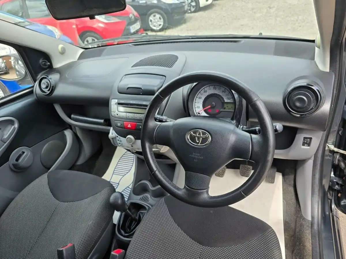 2011-toyota-aygo-10-aygo-go-vvt-i-5d-big-14