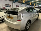 2010-toyota-prius-small-14