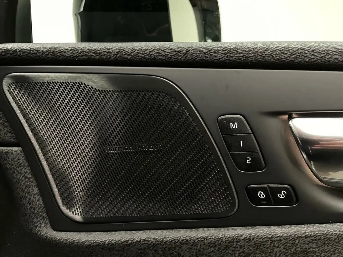 2020-volvo-xc60-20td-b5-r-design-pro-big-31