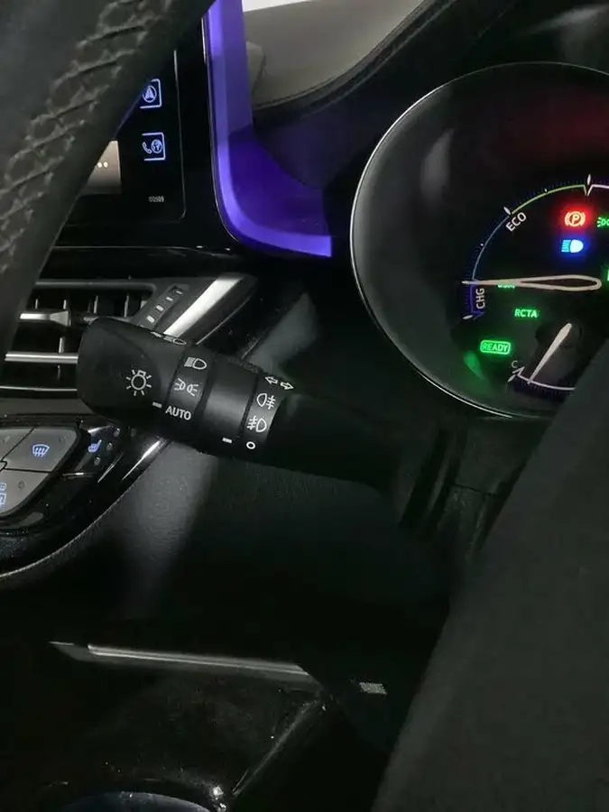 2017-toyota-c-hr-18-vvt-i-dynamic-big-21