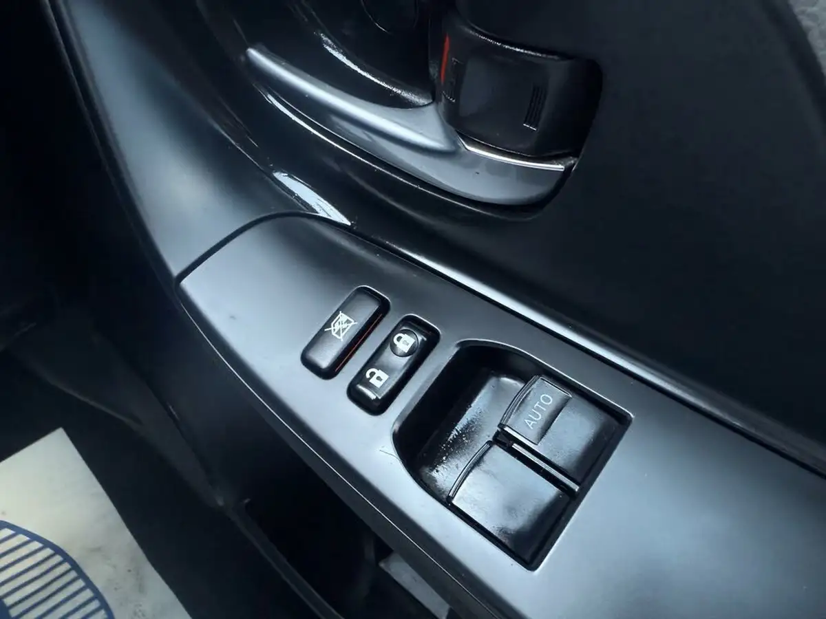 2019-toyota-yaris-15-vvt-i-icon-tech-98bhp-hybrid-1497cc-e-cvt-big-57