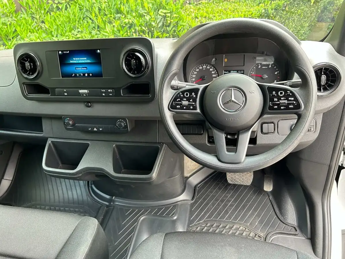 2023-mercedes-benz-sprinter-big-10