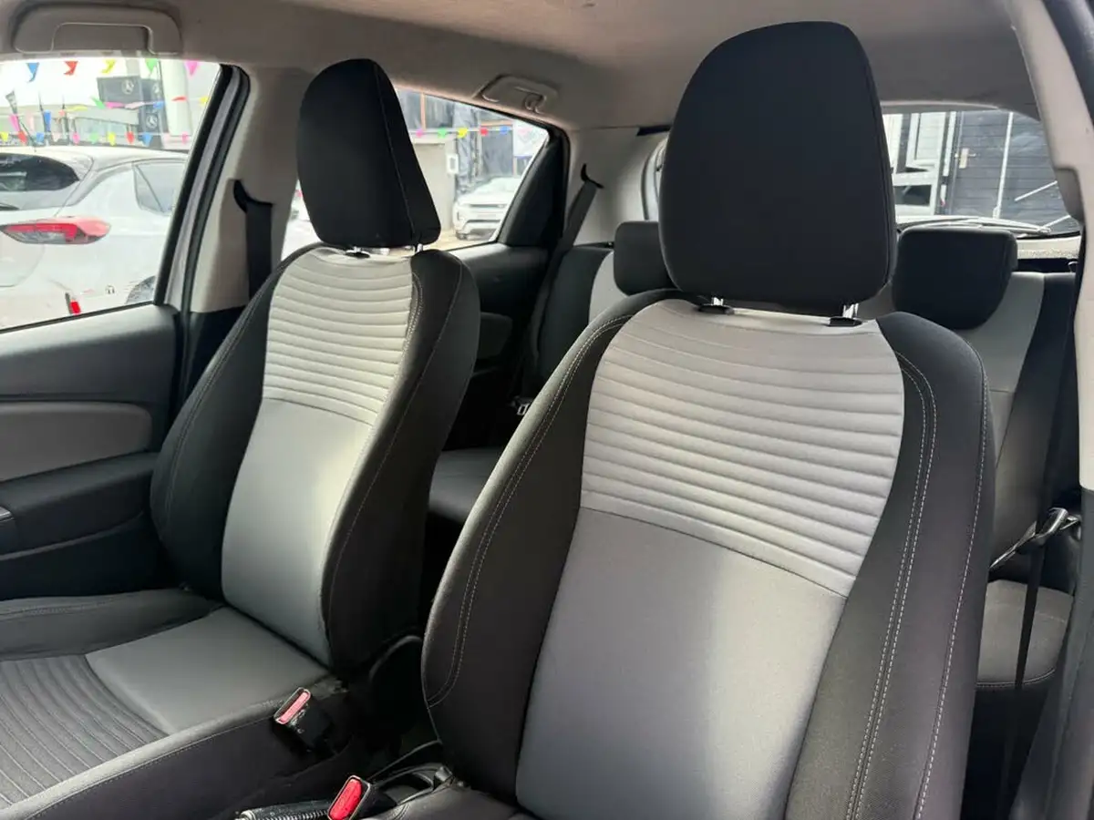 2019-toyota-yaris-15-vvt-i-icon-tech-98bhp-hybrid-1497cc-e-cvt-big-33