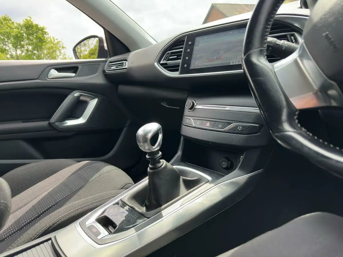 2017-peugeot-308-16-bluehdi-allure-big-24