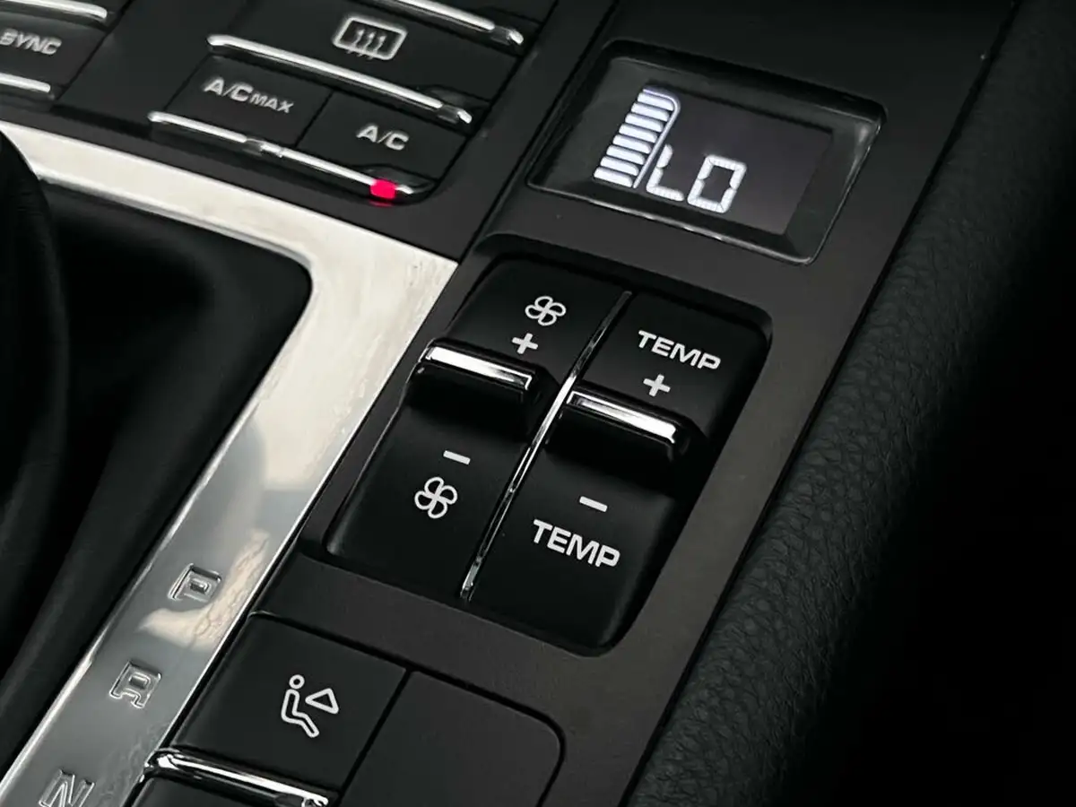 2016-porsche-macan-30td-s-big-35