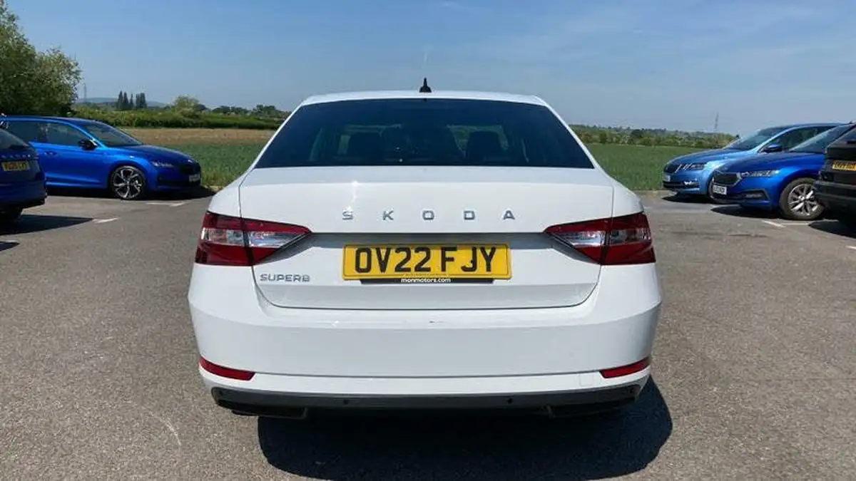 2022-skoda-superb-20tdi-se-technology-hatchback-dsg-big-9