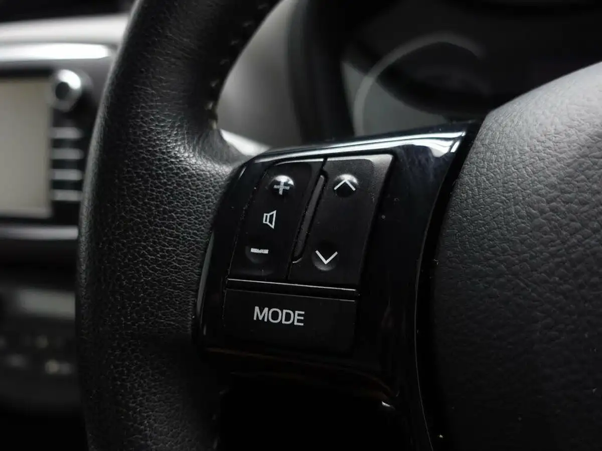 2019-toyota-yaris-15-vvt-i-icon-hybrid-big-25