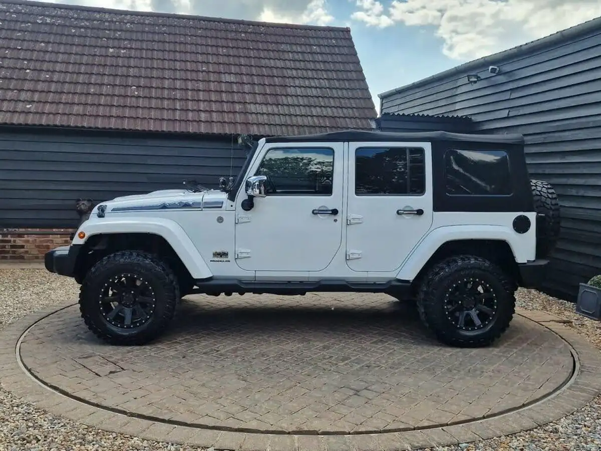 2014-jeep-wrangler-28crd-overland-unlimited-5d-big-31