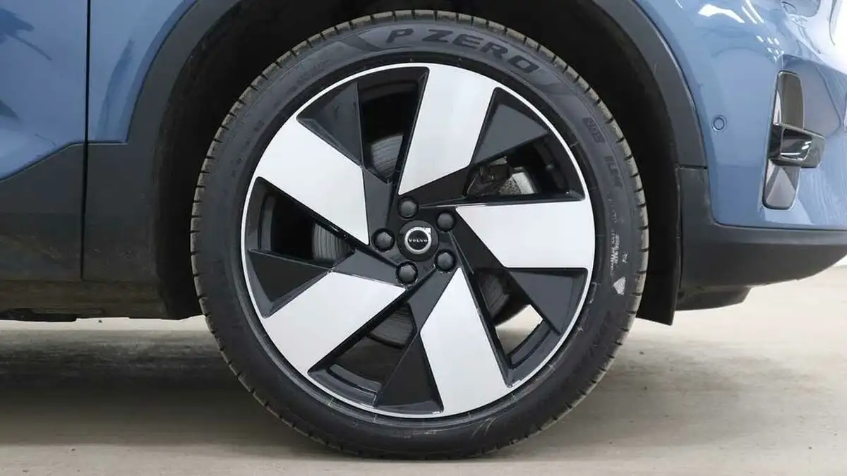 2022-volvo-c40-e-twin-recharge-pro-big-15