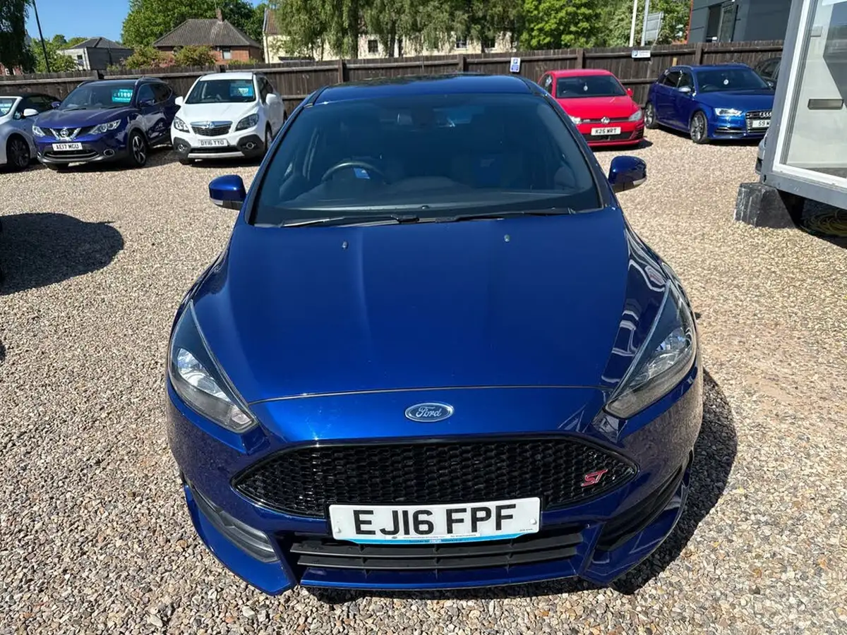 2016-ford-focus-20tdci-st2-hatchback-big-13