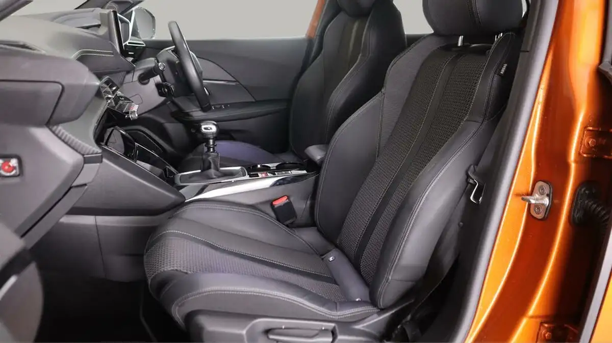 2022-peugeot-2008-suv-12-puretech-gt-big-14