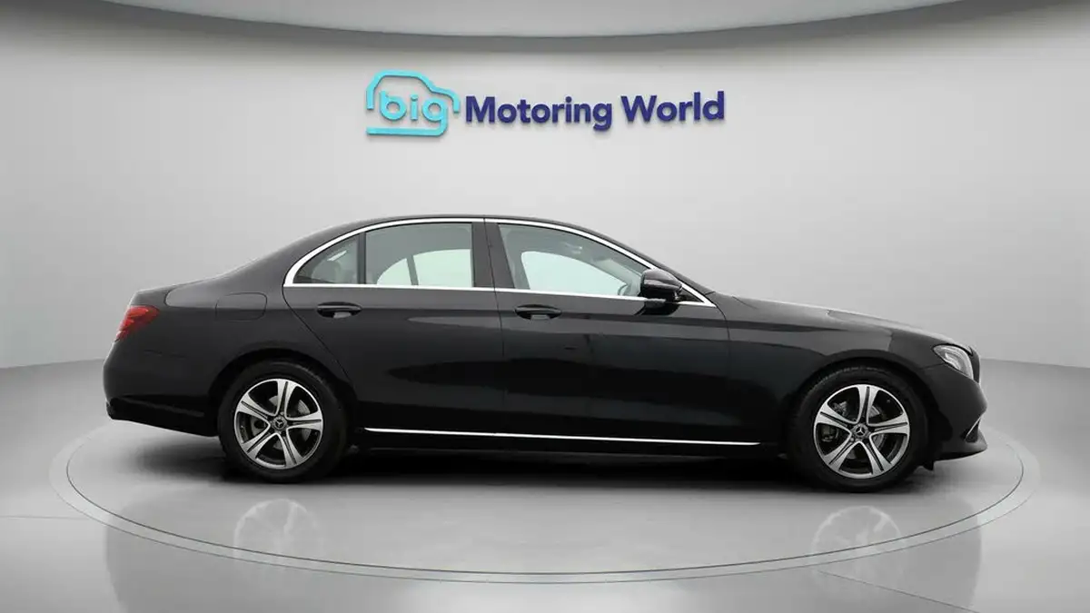 2019-mercedes-benz-e-class-20d-e220d-se-ss-saloon-4d-big-7