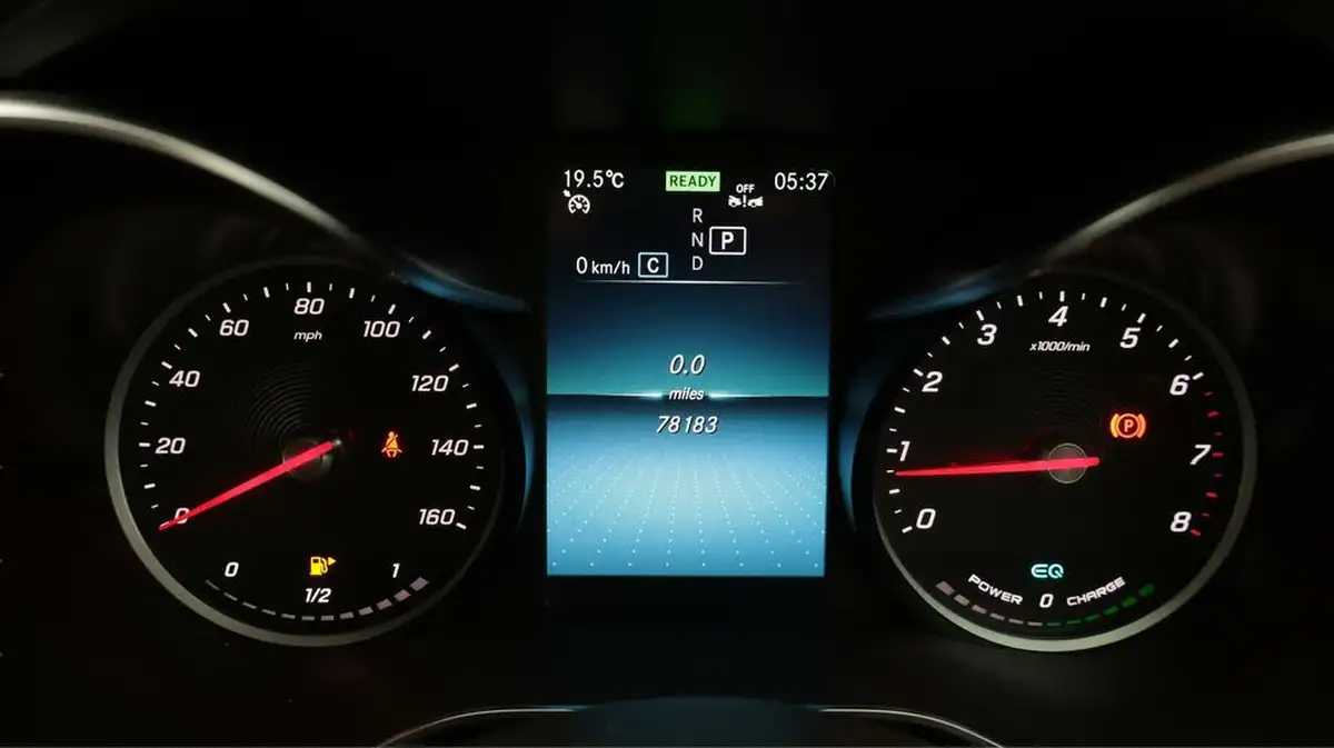 2019-mercedes-benz-c-class-15-c200-sport-ss-saloon-4d-big-9