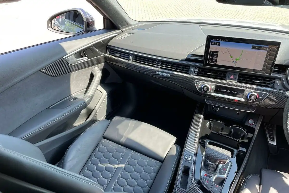 2024-audi-rs4-avant-29-tfsi-carbon-black-big-37