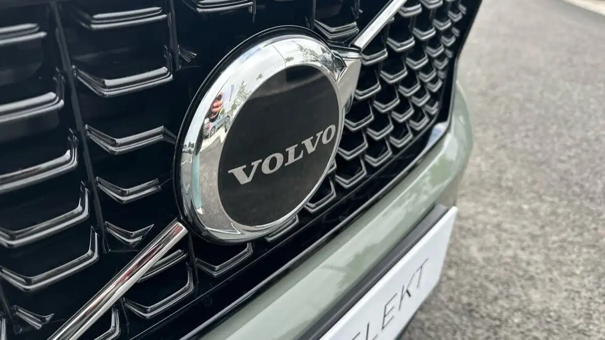 2024-volvo-xc40-20-b3-plus-big-14