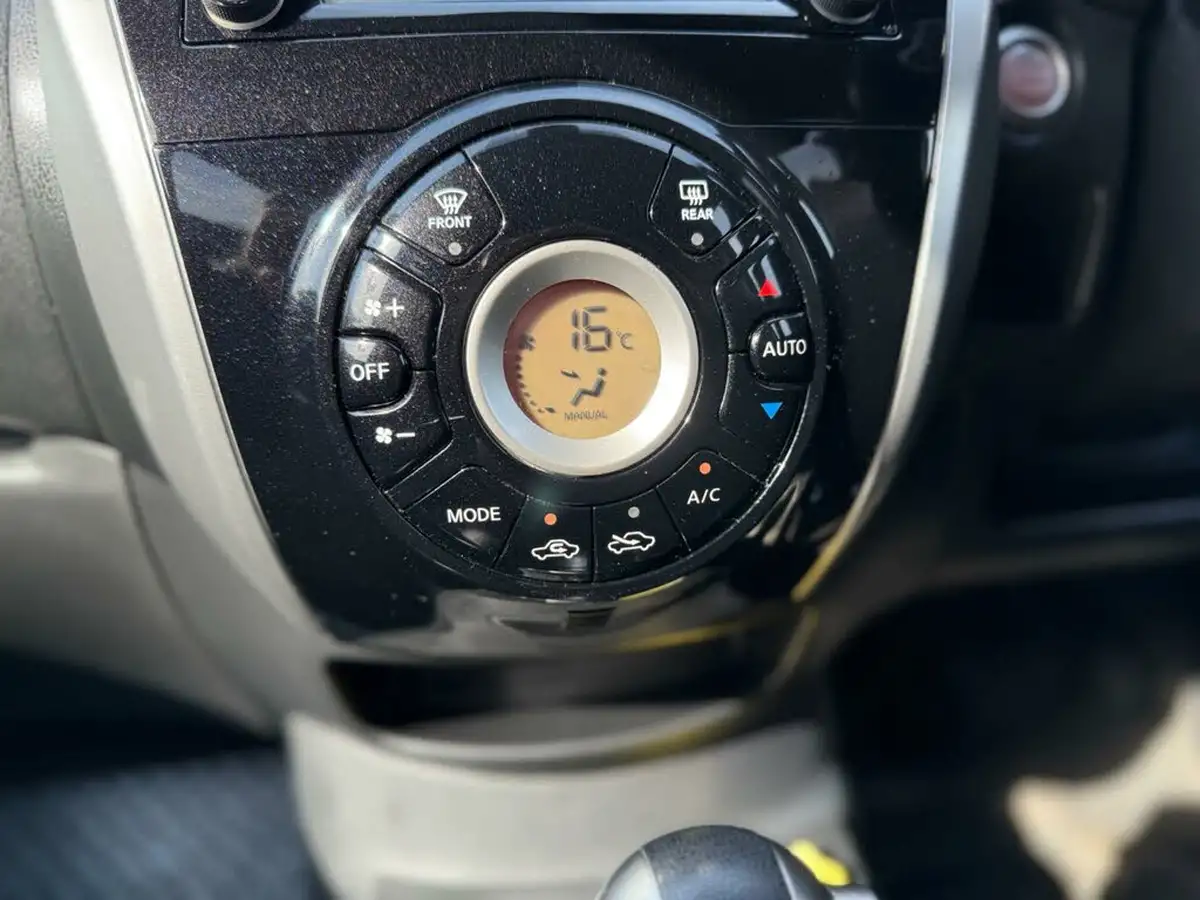 2014-nissan-note-12-tekna-cvt-big-57