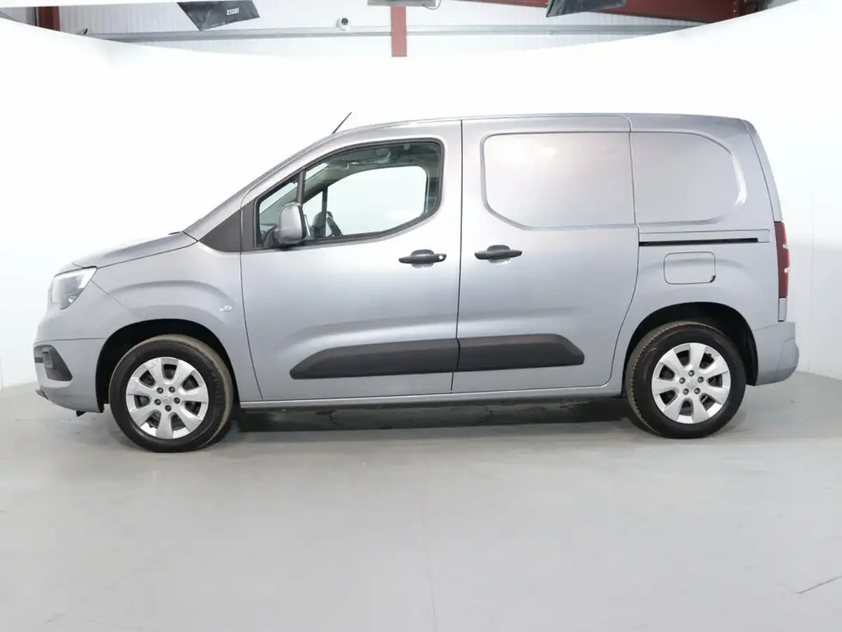 2021-vauxhall-combo-15cdti-griffin-2000-big-5