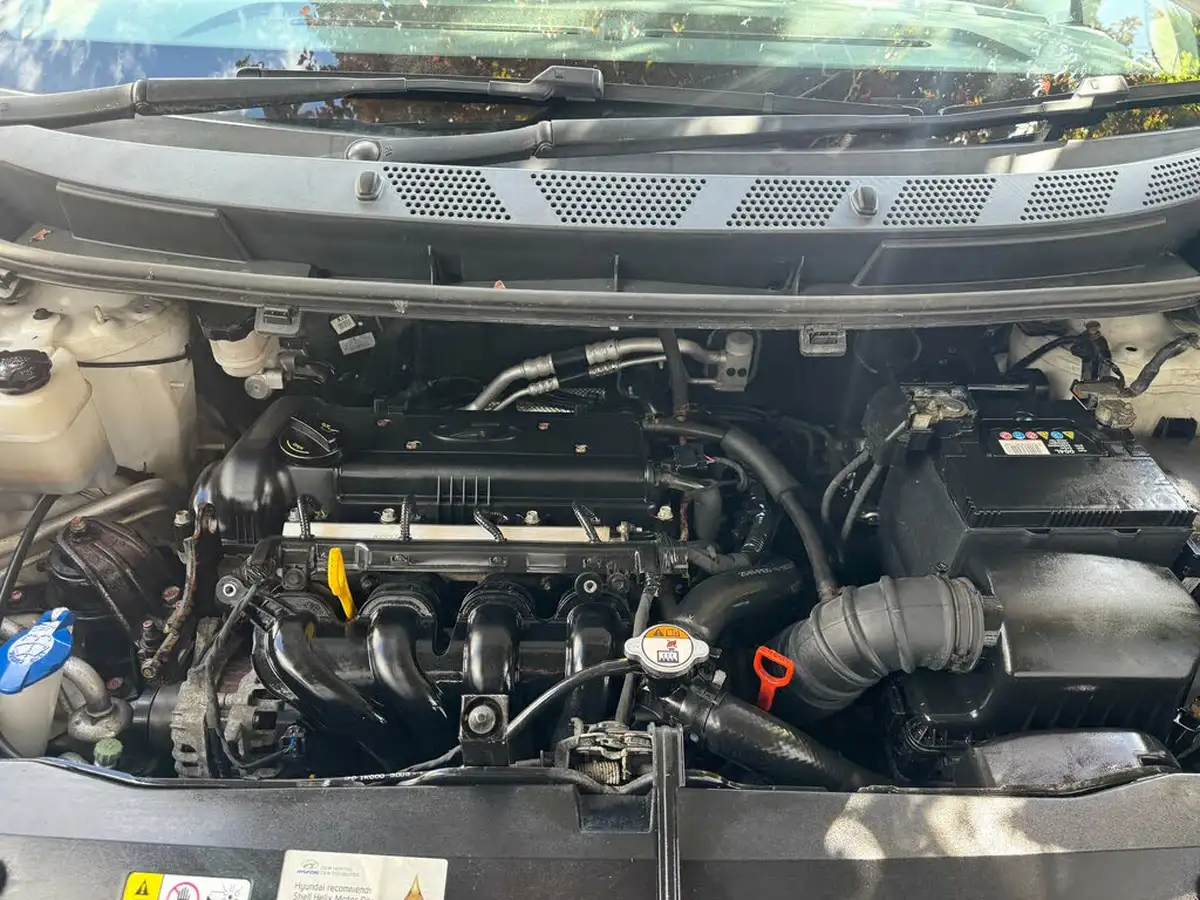 2013-hyundai-ix20-16-active-123bhp-big-12