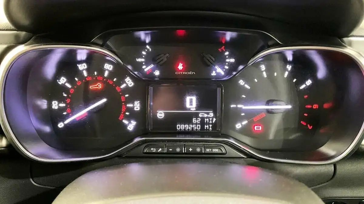 2018-citroen-c3-12-puretech-flair-82ps-big-11