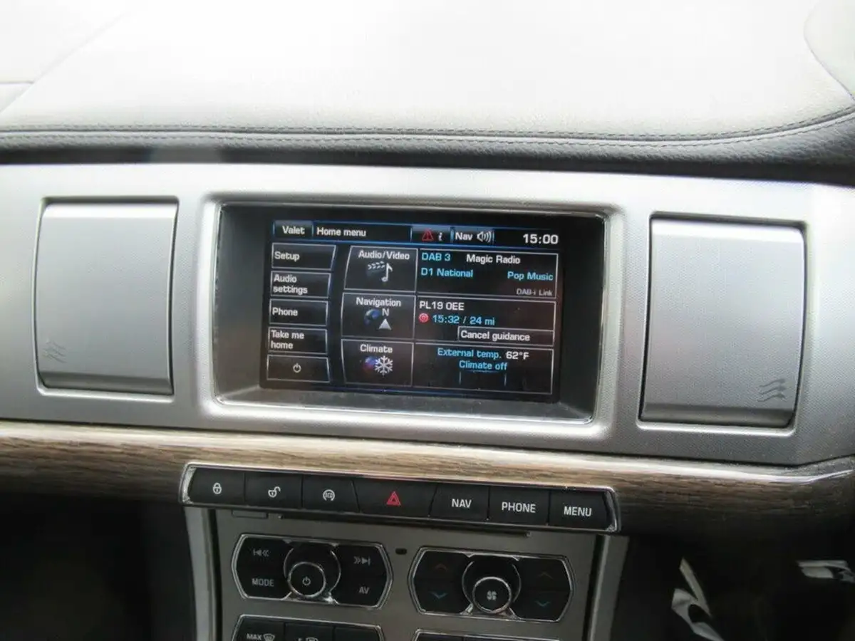 2015-jaguar-xf-22td-luxury-200ps-sportbrake-5d-big-17