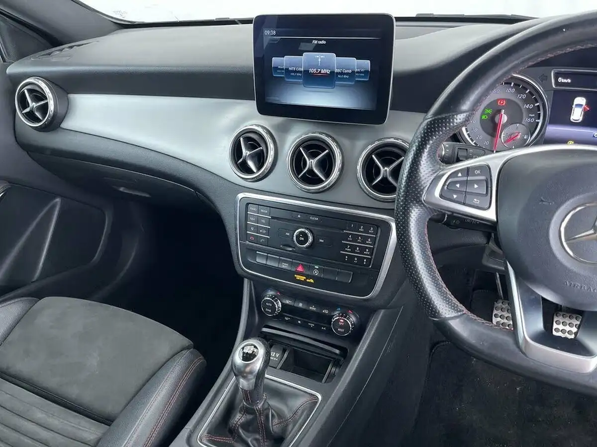 2016-mercedes-benz-gla-class-21d-gla-200d-amg-line-ss-big-43