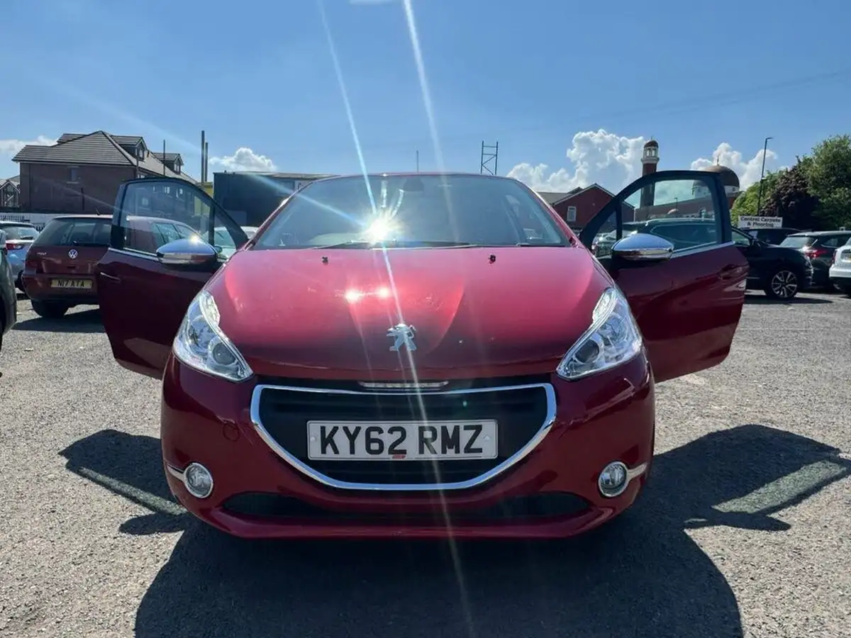 2012-peugeot-208-14td-allure-14e-hdi-ss-3d-egc-big-2