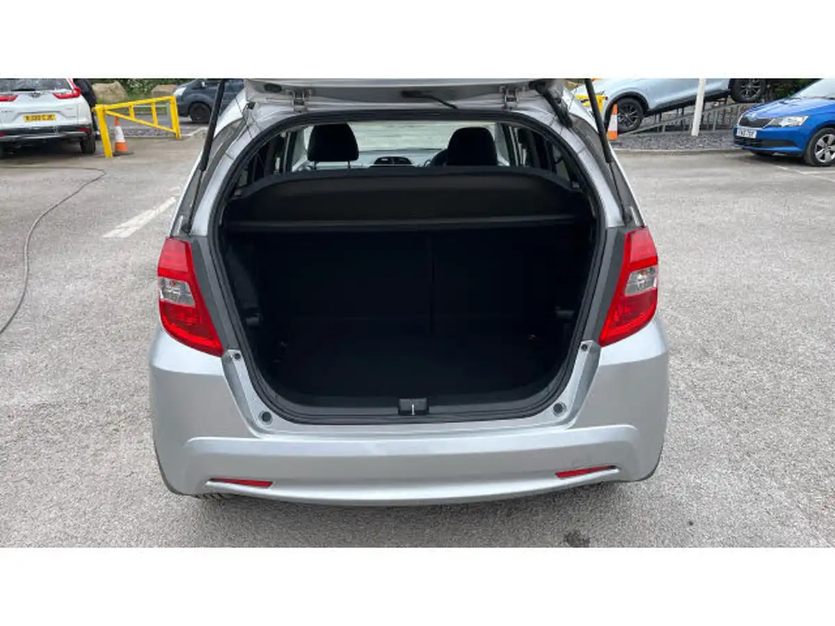 2013-honda-jazz-14-es-plus-cvt-big-25