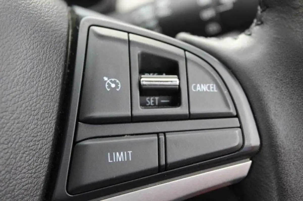 2022-suzuki-ignis-12-dualjet-sz5-big-29