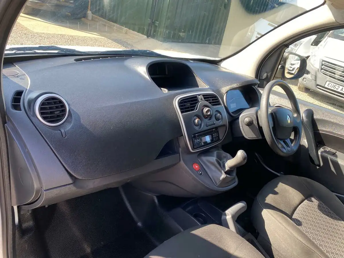 2015-renault-kangoo-15td-ml19-dci-75-business-panel-big-9