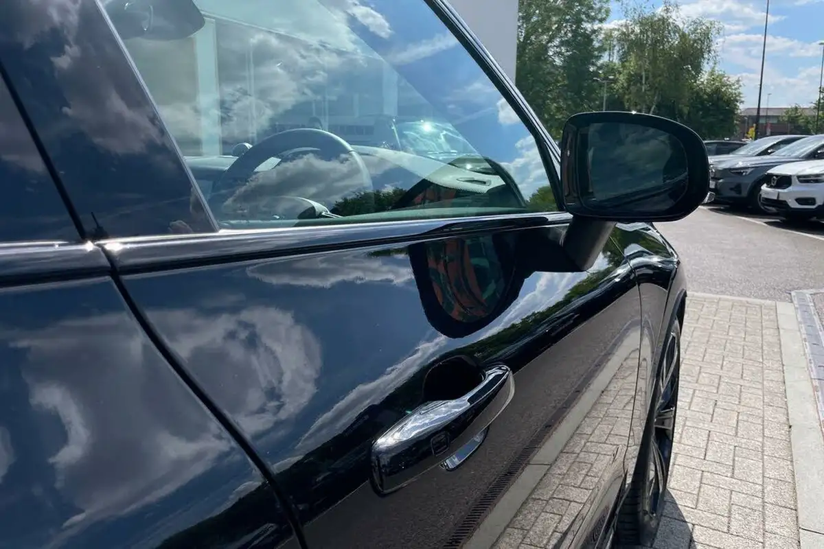 2024-volvo-xc60-20-t8-ultra-black-edition-big-15