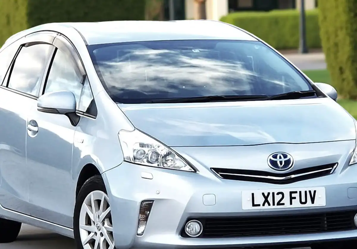 2012-toyota-prius-18-vvt-i-t4-hybrid-big-18