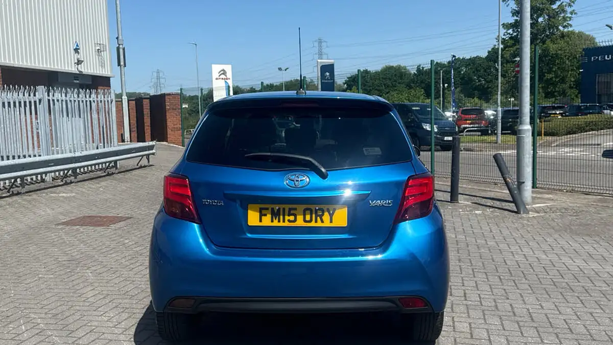 2015-toyota-yaris-133-sport-big-8