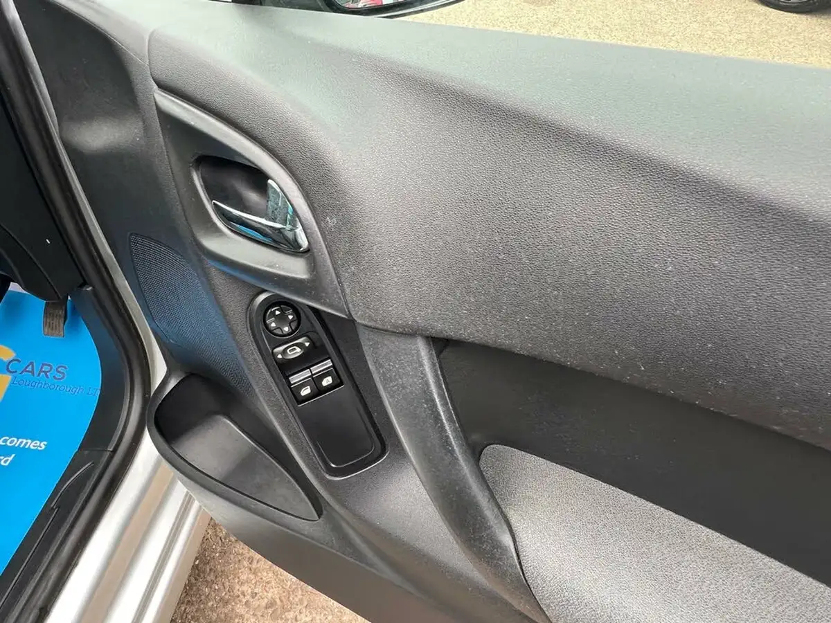 2011-citroen-c3-14-connexion-big-49