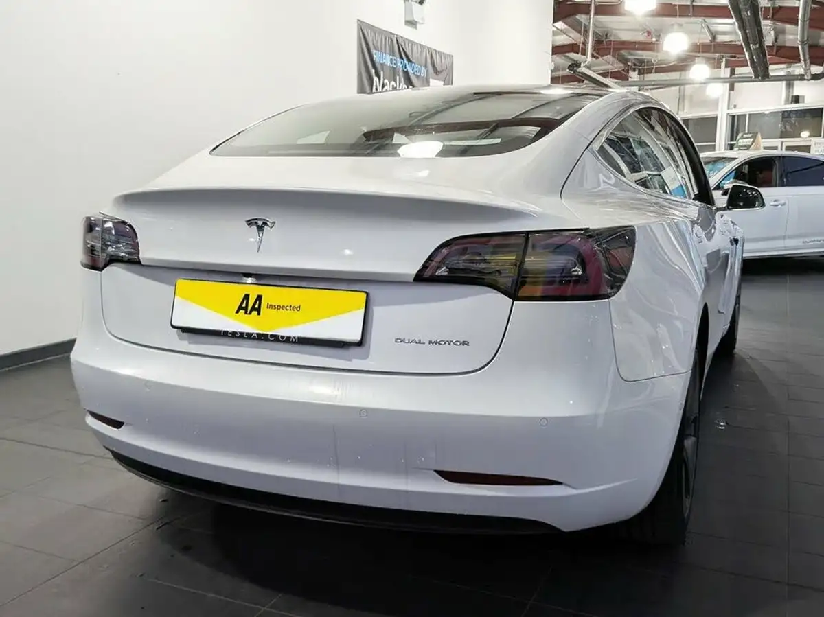 2020-tesla-model-3-e-long-range-big-10